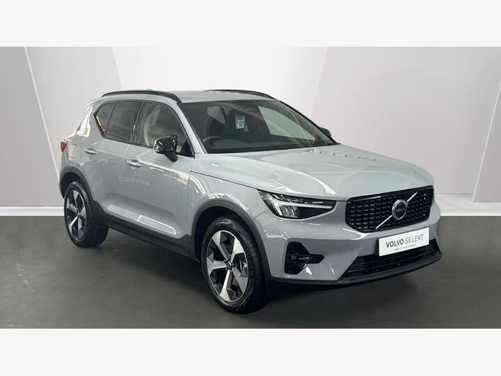 Volvo XC40 2.0 B3 MHEV Plus Dark DCT Auto Euro 6 (s/s) 5dr