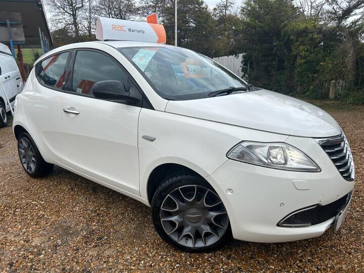 Chrysler YPSILON 0.9 TwinAir Limited Euro 5 (s/s) 5dr Chrysler YPSILON 0.9 TwinAir Limited Euro 5 (s/s) 5dr