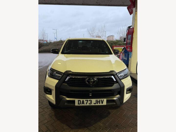 Toyota HI-LUX 2.8 D-4D Invincible X Auto 4WD Euro 6 (s/s) 4dr
