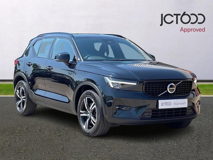 Volvo XC40 2.0 B3 MHEV Plus Dark DCT Auto Euro 6 (s/s) 5dr