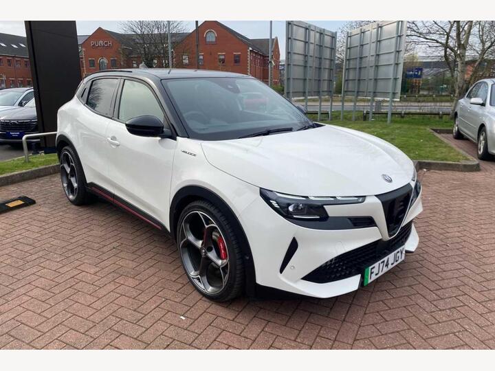 Alfa Romeo Junior 54kWh Elettrica Veloce Auto 5dr