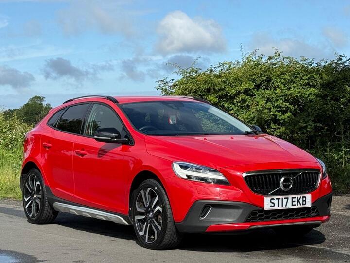 Volvo V40 CROSS COUNTRY 2.0 D2 Pro Euro 6 (s/s) 5dr Volvo V40 CROSS COUNTRY 2.0 D2 Pro Euro 6 (s/s) 5dr