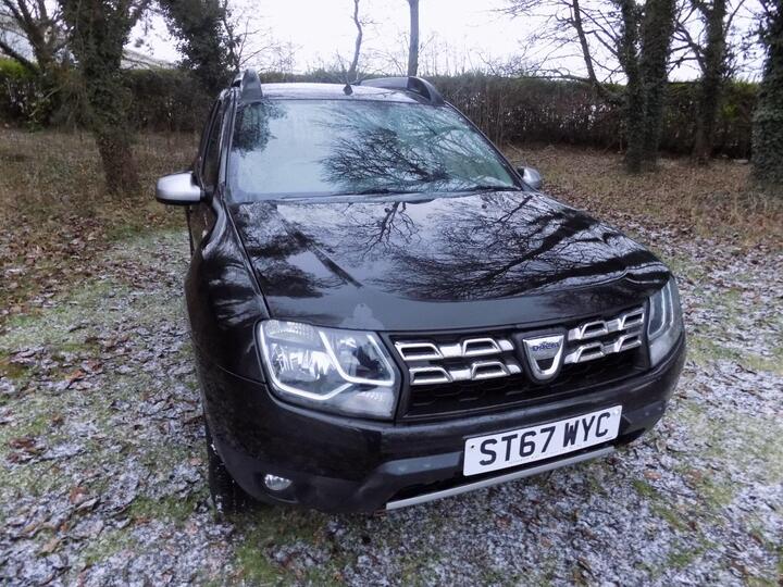 Dacia Duster 1.2 TCe Laureate Euro 6 (s/s) 5dr Dacia Duster 1.2 TCe Laureate Euro 6 (s/s) 5dr