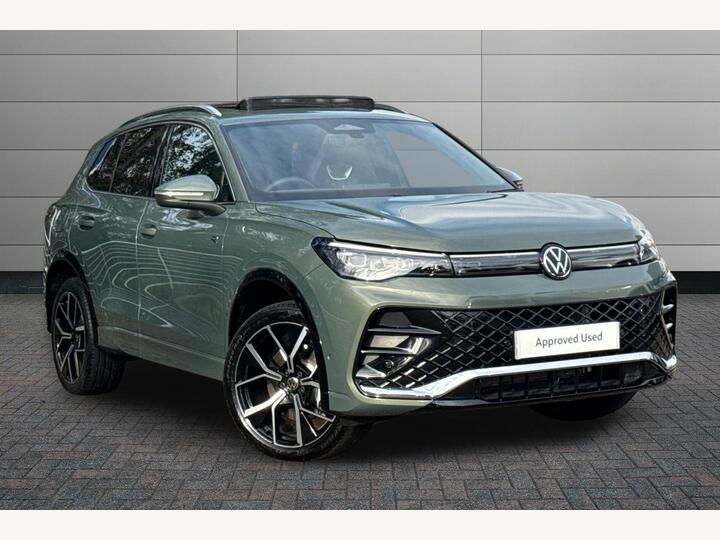 Volkswagen Tiguan 1.5 TSI EHybrid 19.7kWh R-Line DSG Euro 6 (s/s) 5dr Volkswagen Tiguan 1.5 TSI EHybrid 19.7kWh R-Line DSG Euro 6 (s/s) 5dr