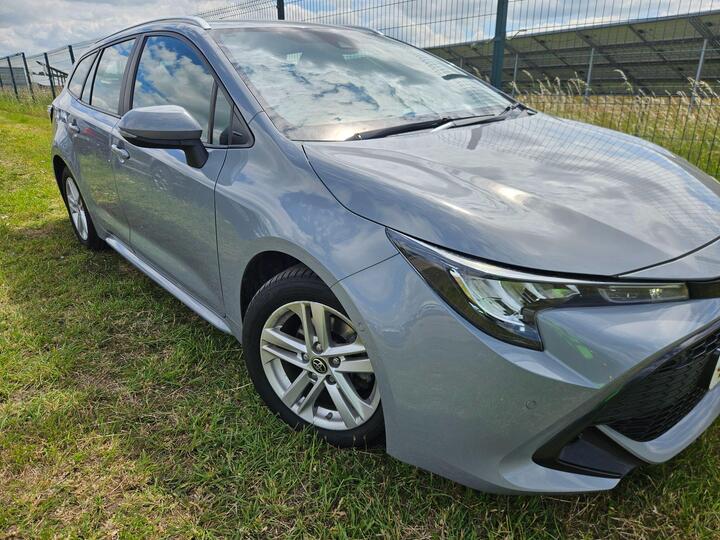 Toyota Corolla 1.8 VVT-h Icon Tech Touring Sports CVT Euro 6 (s/s) 5dr Toyota Corolla 1.8 VVT-h Icon Tech Touring Sports CVT Euro 6 (s/s) 5dr