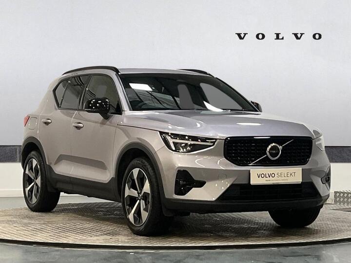 Volvo XC40 2.0 B3 MHEV Plus Dark DCT Auto Euro 6 (s/s) 5dr