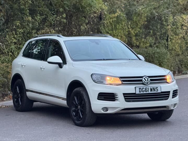 Volkswagen Touareg 3.0 TDI V6 BlueMotion Tech SE Tiptronic 4WD Euro 5 (s/s) 5dr Volkswagen Touareg 3.0 TDI V6 BlueMotion Tech SE Tiptronic 4WD Euro 5 (s/s) 5dr