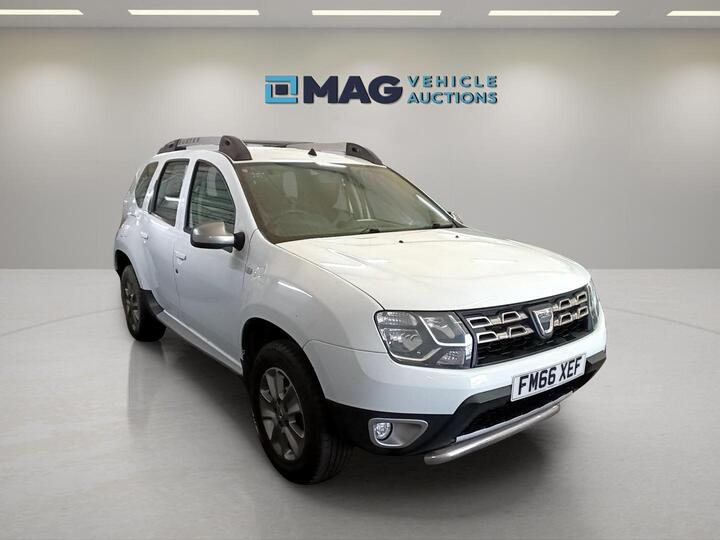 Dacia Duster 1.2 TCe Laureate Euro 6 (s/s) 5dr Dacia Duster 1.2 TCe Laureate Euro 6 (s/s) 5dr
