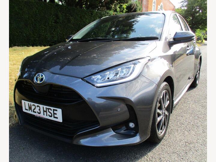 Toyota Yaris 1.5 VVT-h Design E-CVT Euro 6 (s/s) 5dr