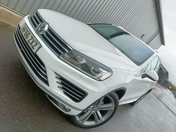 Volkswagen Touareg 3.0 TDI V6 BlueMotion Tech R-Line Plus Tiptronic 4WD Euro 6 (s/s) 5dr Volkswagen Touareg 3.0 TDI V6 BlueMotion Tech R-Line Plus Tiptronic 4WD Euro 6 (s/s) 5dr