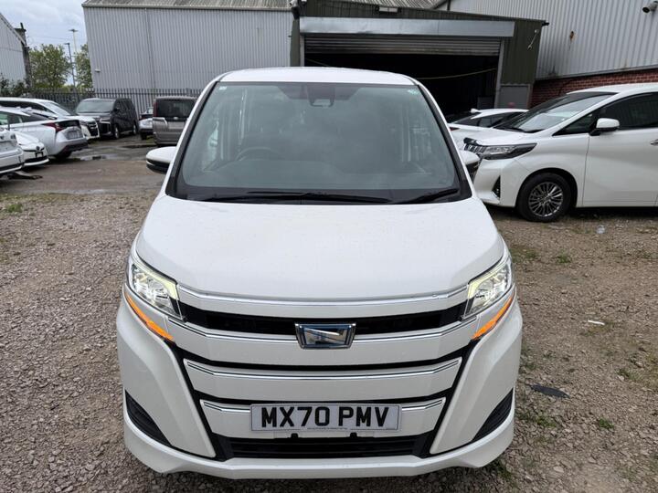 Toyota Voxy HYBRID 7 Seats UBER ACCEPT XL CLEAN HPI