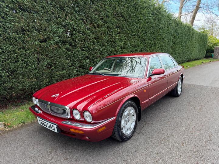 Jaguar XJ 4.0 Sovereign LWB Saloon 4dr
