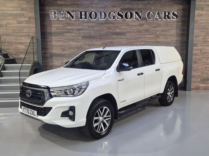 Toyota HILUX 2.4 D-4D Invincible X Auto 4WD Euro 6 (s/s) 4dr (TSS)