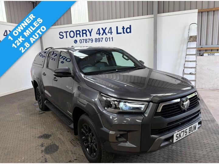 Toyota HILUX 2.8 D-4D-h Invincible X Auto 4WD Euro 6 4dr