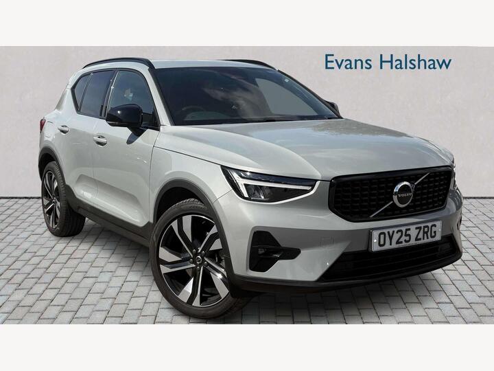 Volvo XC40 ESTATE 2.0 B3 MHEV Plus Dark DCT Auto Euro 6 (s/s) 5dr