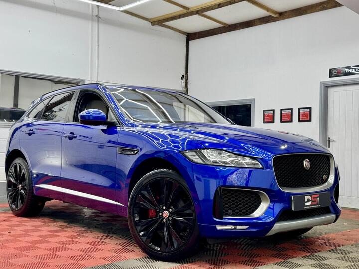 Jaguar F-PACE 3.0 D300 V6 First Edition Auto AWD Euro 6 (s/s) 5dr