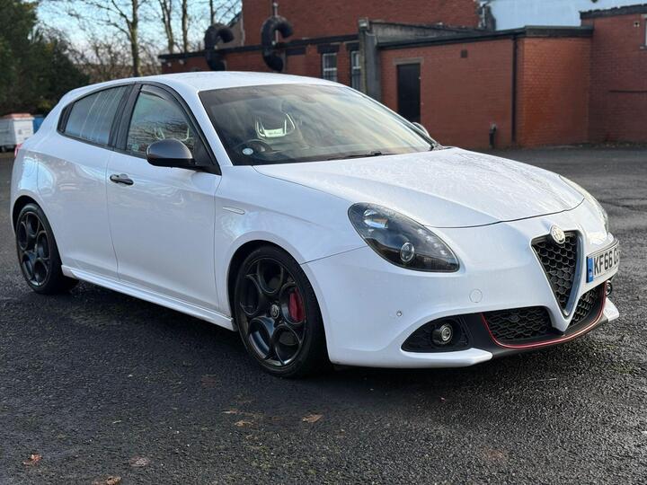 Alfa Romeo Giulietta 2.0 JTDM-2 Speciale Euro 6 (s/s) 5dr