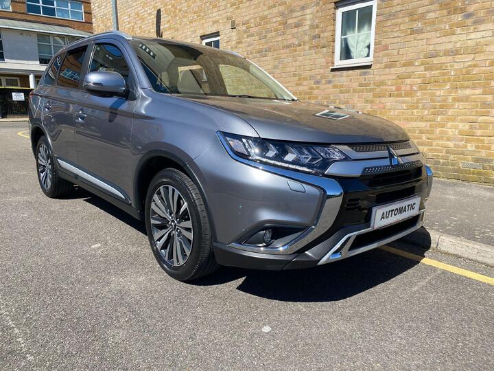 Mitsubishi Outlander 2.0 MIVEC Exceed CVT 4WD Euro 6 (s/s) 5dr Mitsubishi Outlander 2.0 MIVEC Exceed CVT 4WD Euro 6 (s/s) 5dr
