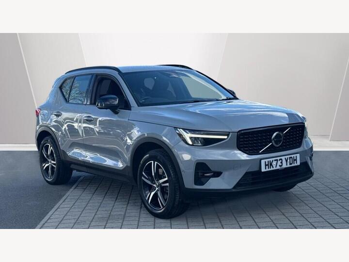 Volvo XC40 2.0 B3 MHEV Plus Dark DCT Auto Euro 6 (s/s) 5dr