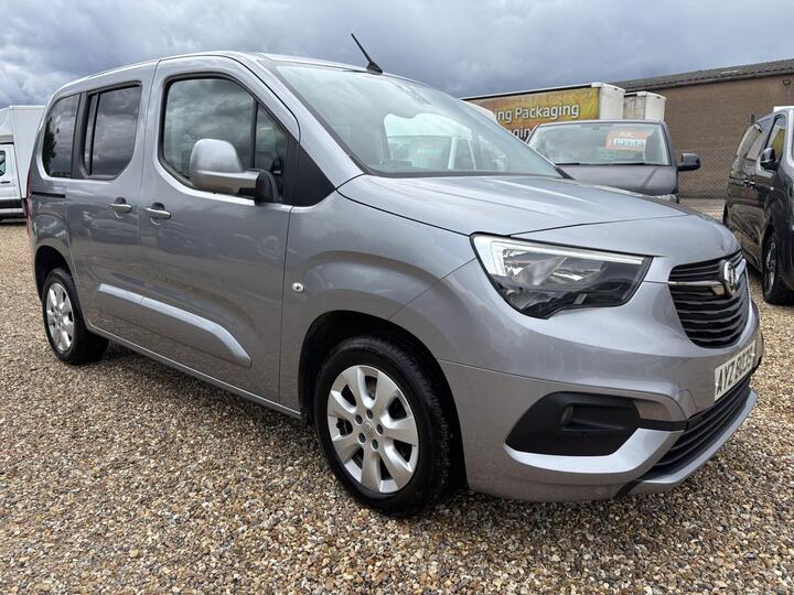 Vauxhall COMBO LIFE 1.5 Turbo D SE Euro 6 (s/s) 5dr (7 Seat) Vauxhall COMBO LIFE 1.5 Turbo D SE Euro 6 (s/s) 5dr (7 Seat)