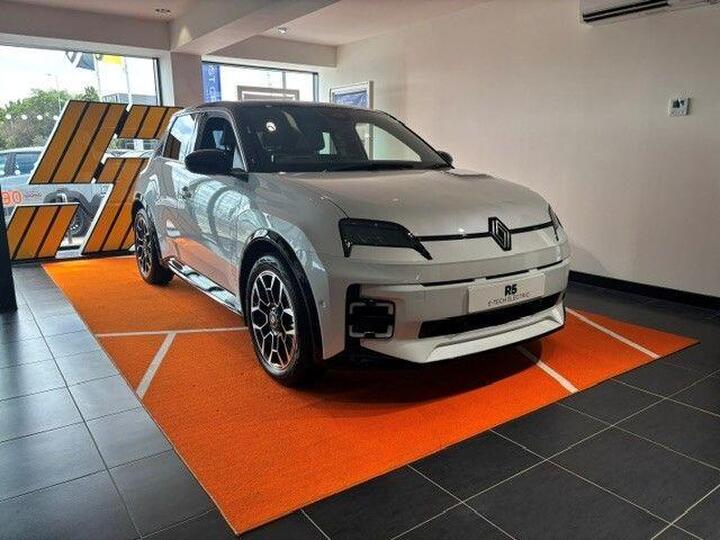 Renault 5 E-Tech Electric Comfort Range 52kWh Roland Garros+ Auto 5dr