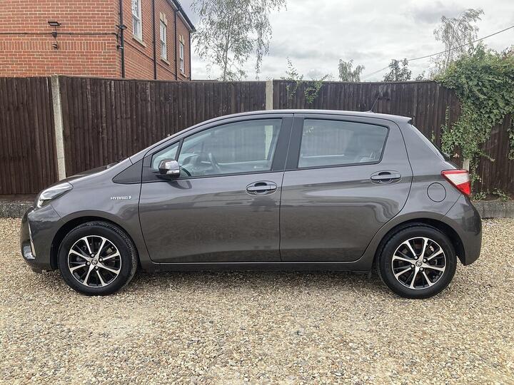 Toyota Yaris 1.5 VVT-h Icon Tech E-CVT Euro 6 (s/s) 5dr