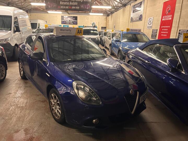 Alfa Romeo Giulietta 1.6 JTDM-2 Tecnica Euro 6 (s/s) 5dr Alfa Romeo Giulietta 1.6 JTDM-2 Tecnica Euro 6 (s/s) 5dr