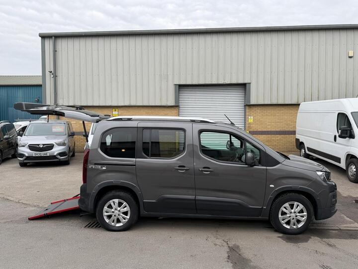 Peugeot Rifter 1.5 BlueHDi Allure Standard MPV Euro 6 (s/s) 5dr Peugeot Rifter 1.5 BlueHDi Allure Standard MPV Euro 6 (s/s) 5dr