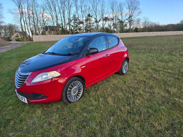 Chrysler Ypsilon 1.2 Black&Red Euro 5 (s/s) 5dr