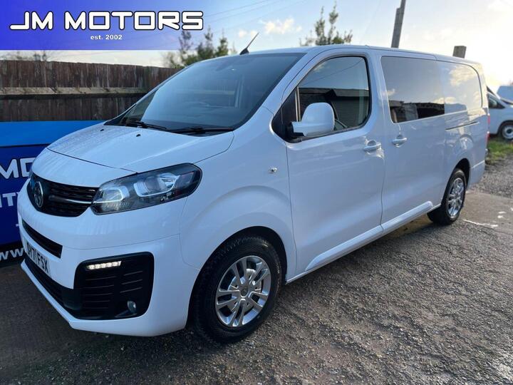 Vauxhall VIVARO 2.0 Turbo D 3100 Sportive Crew Van Auto L2 H1 Euro 6 (s/s) 5dr