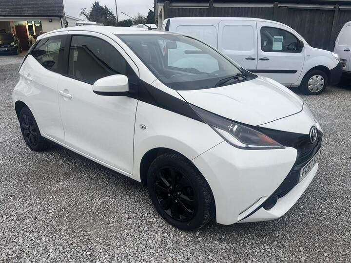 Toyota AYGO 1.0 VVT-i X-play Euro 6 5dr Toyota AYGO 1.0 VVT-i X-play Euro 6 5dr