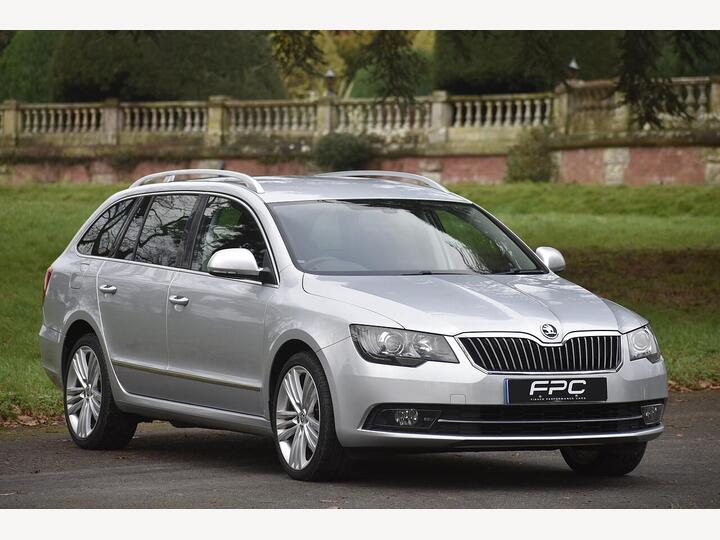 Skoda Superb 2.0 TDI Elegance DSG 4WD Euro 5 (s/s) 5dr