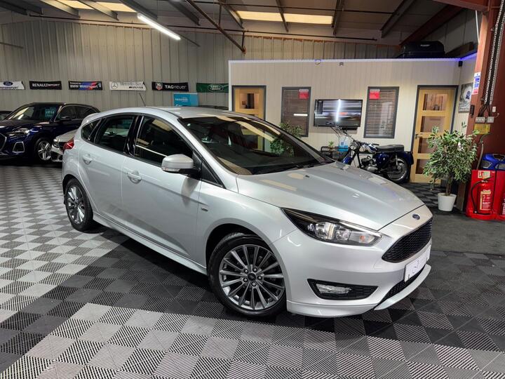 Ford Focus 1.0T EcoBoost ST-Line Euro 6 (s/s) 5dr