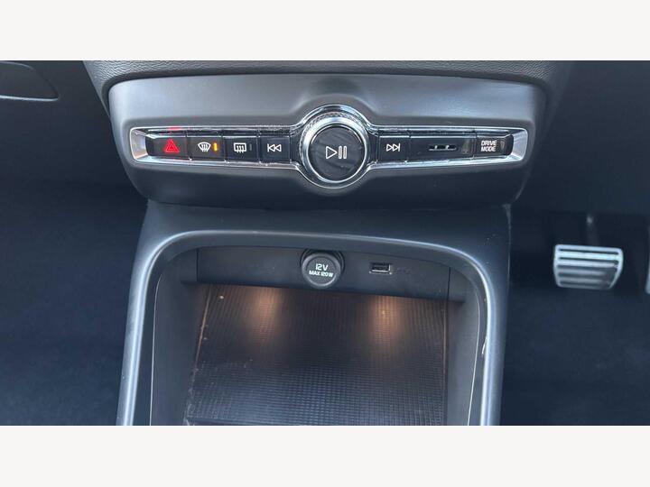 Volvo XC40 ESTATE 1.5h T4 Recharge 10.7kWh R-Design Auto Euro 6 (s/s) 5dr