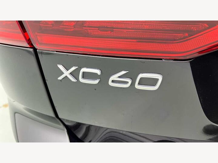 Volvo XC60 2.0 B5 MHEV Plus Pro Auto AWD Euro 6 (s/s) 5dr