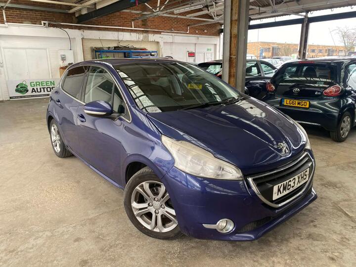 Peugeot 208 1.2 VTi Allure Euro 5 5dr Peugeot 208 1.2 VTi Allure Euro 5 5dr
