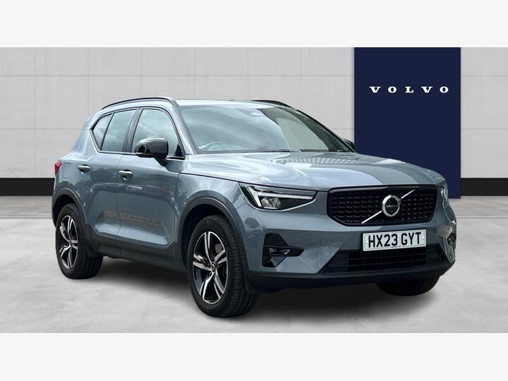 Volvo XC40 2.0 B3 MHEV Plus Dark DCT Auto Euro 6 (s/s) 5dr