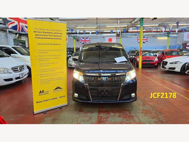 Toyota Voxy Esquire HYBRID GI BLACK Edition