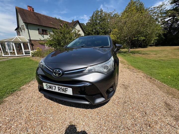 Toyota Avensis 2.0 D-4D Business Edition Plus Touring Sports Euro 6 (s/s) 5dr