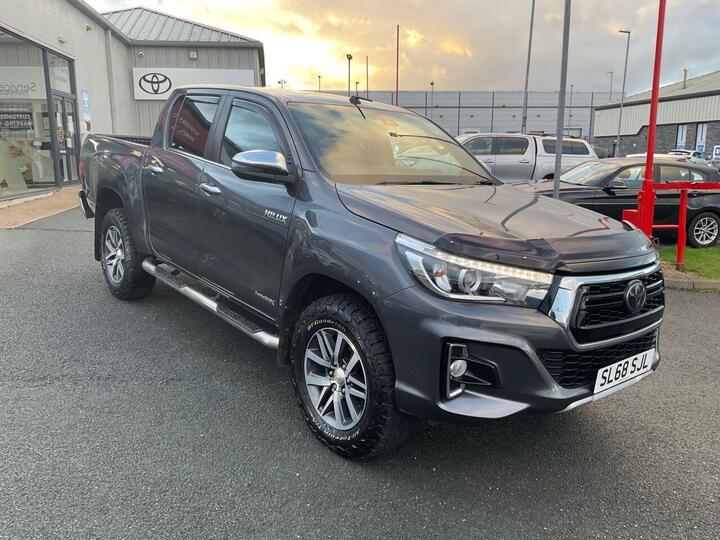 Toyota HI-LUX 2.4 D-4D Invincible X Auto 4WD Euro 6 4dr (TSS, 3.5t)