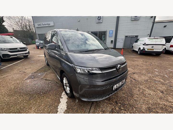 Volkswagen Multivan 2.0 TDI Life DSG Euro 6 (s/s) 5dr Volkswagen Multivan 2.0 TDI Life DSG Euro 6 (s/s) 5dr