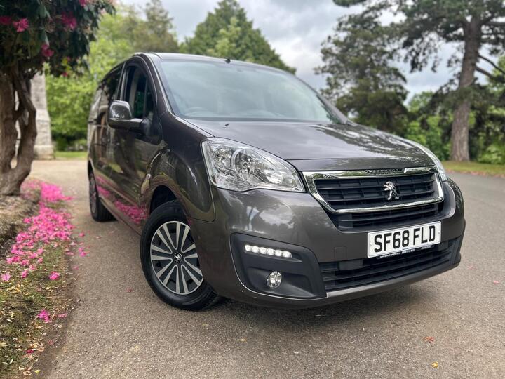 Peugeot Partner Tepee 1.6 BlueHDi Allure Euro 6 (s/s) 5dr Peugeot Partner Tepee 1.6 BlueHDi Allure Euro 6 (s/s) 5dr