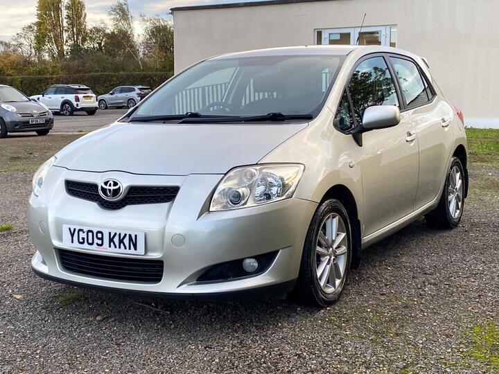 Toyota Auris 1.6 V-Matic TR 5dr Toyota Auris 1.6 V-Matic TR 5dr