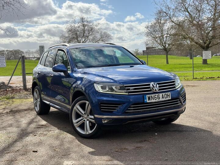 Volkswagen Touareg 3.0 TDI V6 BlueMotion Tech R-Line Plus Tiptronic 4WD Euro 6 (s/s) 5dr Volkswagen Touareg 3.0 TDI V6 BlueMotion Tech R-Line Plus Tiptronic 4WD Euro 6 (s/s) 5dr