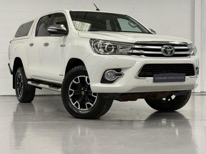 Toyota HI-LUX 2.4 D-4D Invincible X 4WD Euro 6 4dr (TSS, 3.5t)