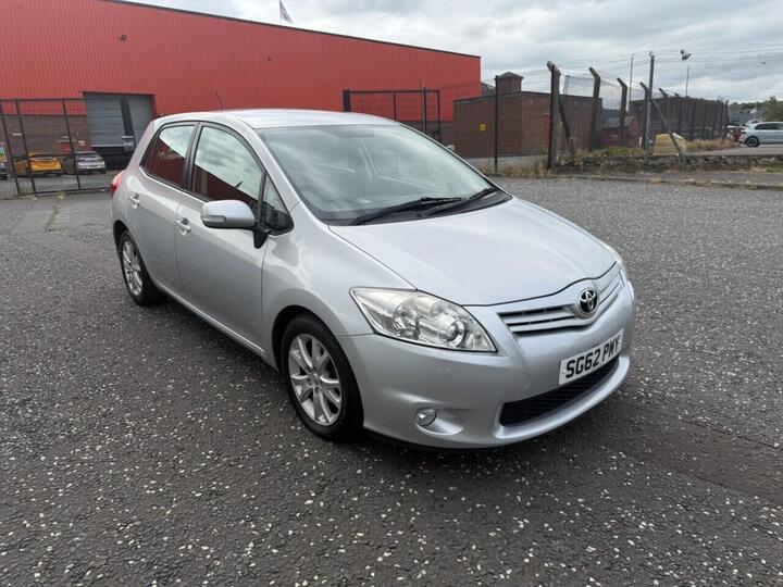 Toyota AURIS 1.6 V-Matic Colour Collection Euro 5 5dr