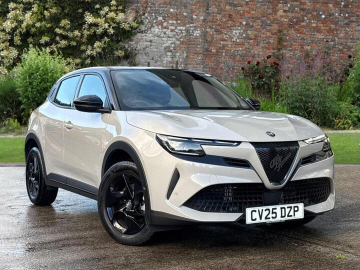 Alfa Romeo Junior 1.2 MHEV Ibrida E-DCT Euro 6 (s/s) 5dr Alfa Romeo Junior 1.2 MHEV Ibrida E-DCT Euro 6 (s/s) 5dr