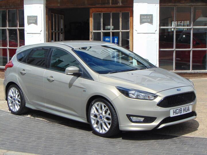 Ford Focus 1.0T EcoBoost ST-Line Euro 6 (s/s) 5dr