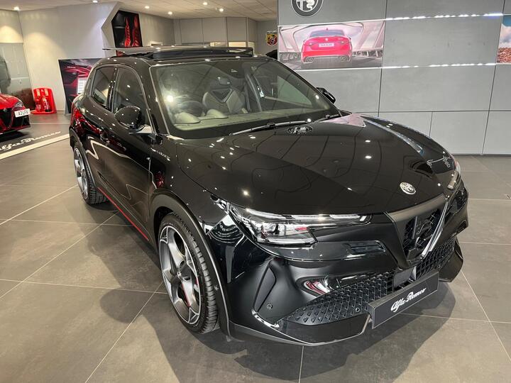 Alfa Romeo Junior 54kWh Elettrica Veloce Auto 5dr