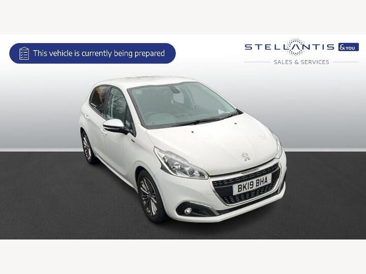 Peugeot 208 1.2 PureTech Signature Euro 6 (s/s) 5dr